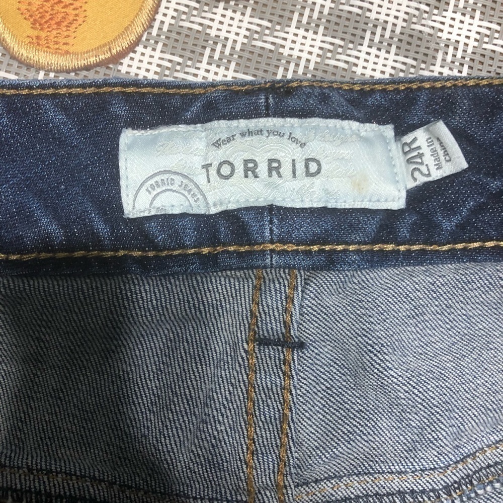 Torrid boot cut distressed 24R relaxed - Picture 7 of 8